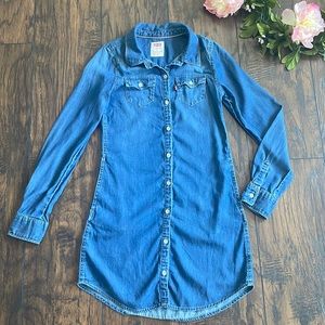 Girls Levi’s chambray dress